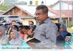 Menjawab aduan warga Bhayangkara I, Distrik Jayapura Utara dalam Sosialisasi Rencana Rehabilitasi Jaringan Perpipaan dan Sambungan Air, Sabtu (27/1)