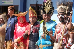 Tukang Ledeng Jayapura Peringati Harlah Pancasila dengan Busana Adat Nusantara