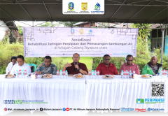 Sosialisasi Rencana Rehabilitasi Jaringan Perpipaan dan Sambungan Air di Kelurahan Bhayangkara, Distrik Jayapura Utara, Sabtu (27/1).